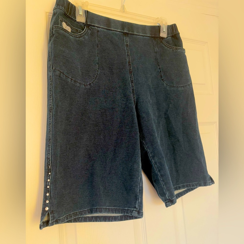 Quacker factory shorts. Medium.